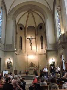 20180421-042-visita-al-colegio-de-la-asuncion-iglesia-de-la-santa-cruz-asun-eduardo-y-mc2aa-eugenia-dando-explicaciones1